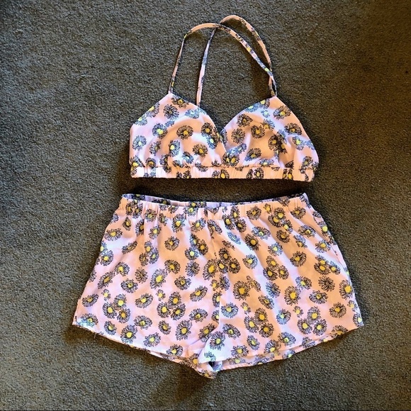 Forever 21 Two Piece Pink Floral Pajama Set Size Medium - Picture 9 of 9